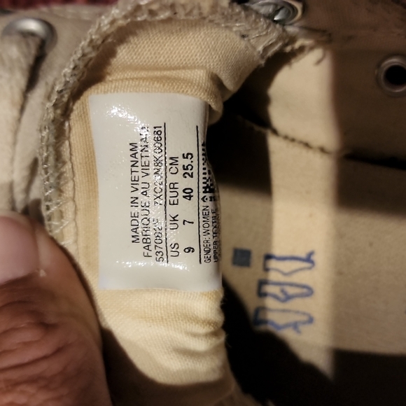 White converse - Picture 3 of 3